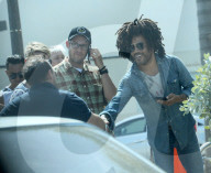 EXKLUSIV - Lenny Kravitz geht mit seiner neuen Freundin ins Wahllokal in Miami Beach