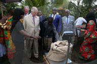 PEOPLE - Charles besucht eine Kakao Farm in Ghana