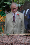 PEOPLE - Charles besucht eine Kakao Farm in Ghana