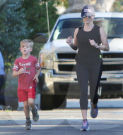 PEOPLE - Reese Witherspoon joggt mit Tennessee