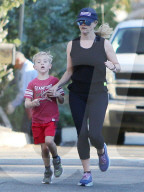 PEOPLE - Reese Witherspoon joggt mit Tennessee