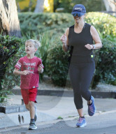 PEOPLE - Reese Witherspoon joggt mit Tennessee