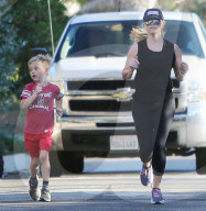 PEOPLE - Reese Witherspoon joggt mit Tennessee