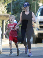 PEOPLE - Reese Witherspoon joggt mit Tennessee