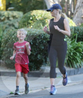 PEOPLE - Reese Witherspoon joggt mit Tennessee