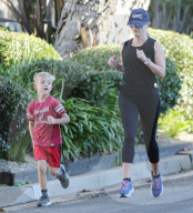 PEOPLE - Reese Witherspoon joggt mit Tennessee