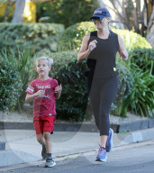 PEOPLE - Reese Witherspoon joggt mit Tennessee