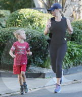 PEOPLE - Reese Witherspoon joggt mit Tennessee