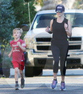 PEOPLE - Reese Witherspoon joggt mit Tennessee