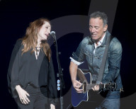 PEOPLE - Stand Up For Heroes: Bruce Springsteen live in New York