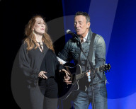 PEOPLE - Stand Up For Heroes: Bruce Springsteen live in New York