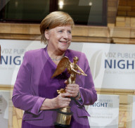 NEWS - Berlin: Rania von Jordanien und Angela Merkel bei der VDZ Publishers‘ Night