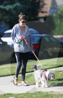 EXKLUSIV - Josie Rosen führt ihren Hund Gassi in LA