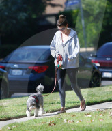 EXKLUSIV - Josie Rosen führt ihren Hund Gassi in LA