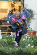 EXKLUSIV - Jaden Smith bei Dreharbeiten in Calabasas