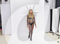 EXKLUSIV - Romee Strijd zeigt den Victoria's Secret Swarovski Crystal BH in New York
