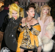 PEOPLE - Promis an der Moschino H&M Party in London