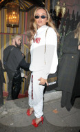 PEOPLE - Promis an der Moschino H&M Party in London