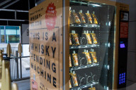FEATURE - Whiskey aus dem Automaten im Londoner Stadtteil Hackney