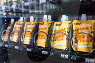 FEATURE - Whiskey aus dem Automaten im Londoner Stadtteil Hackney