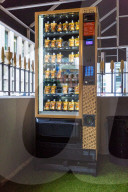 FEATURE - Whiskey aus dem Automaten im Londoner Stadtteil Hackney