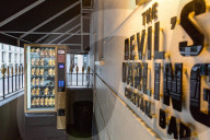 FEATURE - Whiskey aus dem Automaten im Londoner Stadtteil Hackney