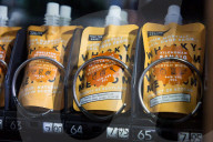 FEATURE - Whiskey aus dem Automaten im Londoner Stadtteil Hackney
