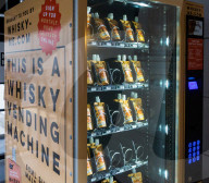 FEATURE - Whiskey aus dem Automaten im Londoner Stadtteil Hackney