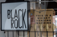 FEATURE - Whiskey aus dem Automaten im Londoner Stadtteil Hackney