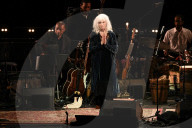 PEOPLE - Joni 75: Hippie-Ikone Joni Mitchell feiert Geburtstag in LA