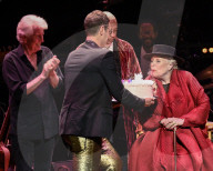 PEOPLE - Joni 75: Hippie-Ikone Joni Mitchell feiert Geburtstag in LA