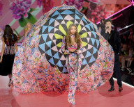 PEOPLE - Victoria Secret Modenschau: Die Engel laufen  in New York
