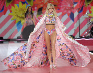 PEOPLE - Victoria Secret Modenschau: Die Engel laufen  in New York