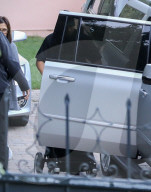 EXKLUSIV - Kanye West lässt seine Familie von zu Hause evakuieren