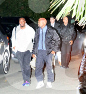 EXKLUSIV - Kanye West lässt seine Familie von zu Hause evakuieren