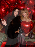 PEOPLE - Goldie Hawn und andere Promis sammeln in London Geld für den guten Zweck