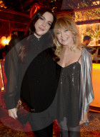 PEOPLE - Goldie Hawn und andere Promis sammeln in London Geld für den guten Zweck