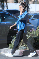 EXKLUSIV - Mila Kunis im Schlabber-Look in Bel-Air unterwegs