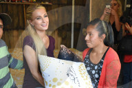 PEOPLE - Paris Hilton besucht Erdbeben Opfer in Mexiko