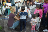 PEOPLE - Paris Hilton besucht Erdbeben Opfer in Mexiko