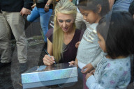 PEOPLE - Paris Hilton besucht Erdbeben Opfer in Mexiko