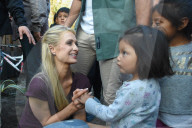 PEOPLE - Paris Hilton besucht Erdbeben Opfer in Mexiko