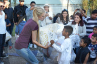 PEOPLE - Paris Hilton besucht Erdbeben Opfer in Mexiko