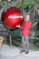 PEOPLE - Promis bei der Eröffnung des Weihnachtsmarkts Gut Aiderbichl
