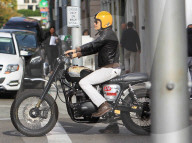 EXKLUSIV - Olivier Martinez kurvt mit seinem Motorrad durch Hollywood