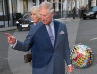 PEOPLE - Geschenke für Prinz Charles
