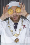 FEATURE - Haben Spass: Die Juroren der Scotch Pie Weltmeisterschaft in Dunfermline
