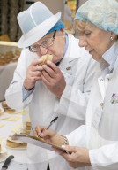 FEATURE - Haben Spass: Die Juroren der Scotch Pie Weltmeisterschaft in Dunfermline