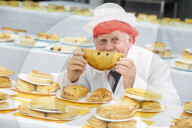 FEATURE - Haben Spass: Die Juroren der Scotch Pie Weltmeisterschaft in Dunfermline