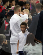 PEOPLE - Familie von Wayne Rooney bei seinem letzten internationalen Fussballspiel